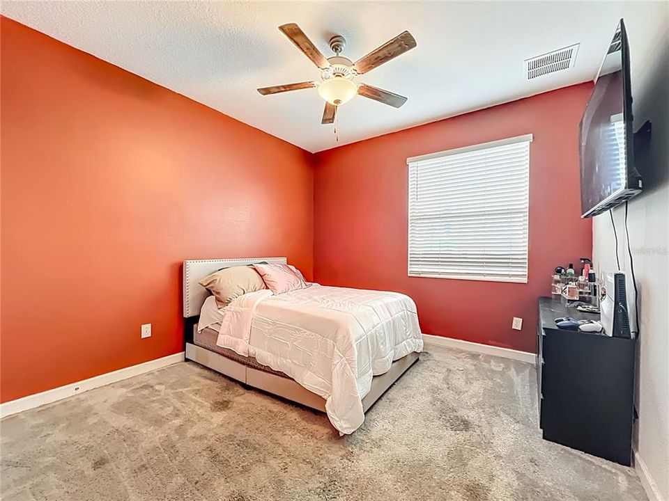 For Sale: $550,000 (4 beds, 3 baths, 2555 Square Feet)