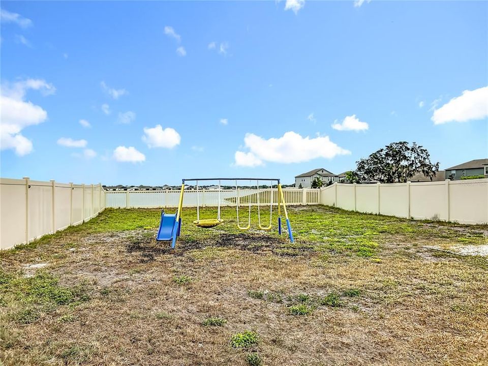 For Sale: $550,000 (4 beds, 3 baths, 2555 Square Feet)