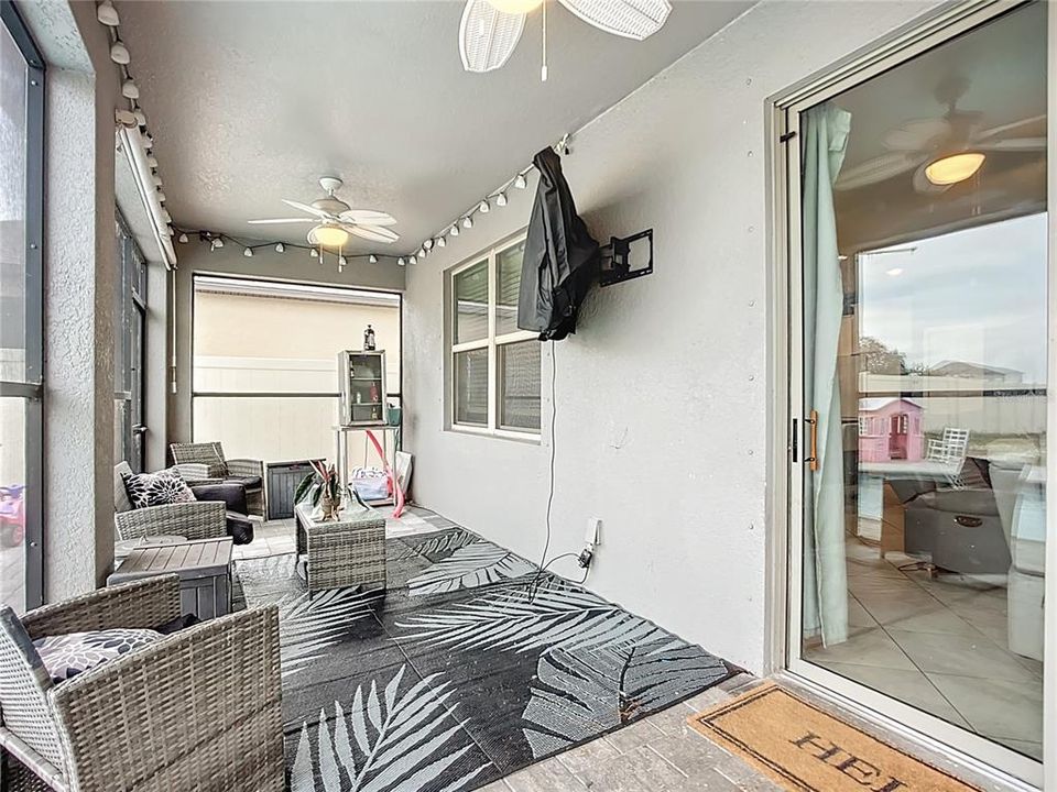 For Sale: $550,000 (4 beds, 3 baths, 2555 Square Feet)