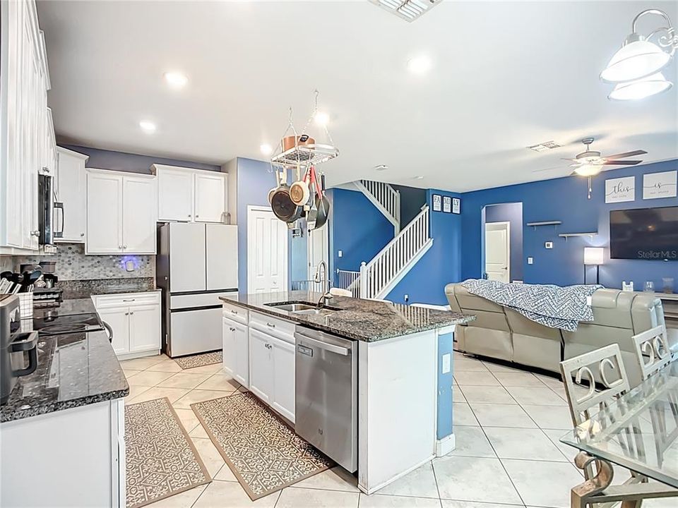 For Sale: $550,000 (4 beds, 3 baths, 2555 Square Feet)