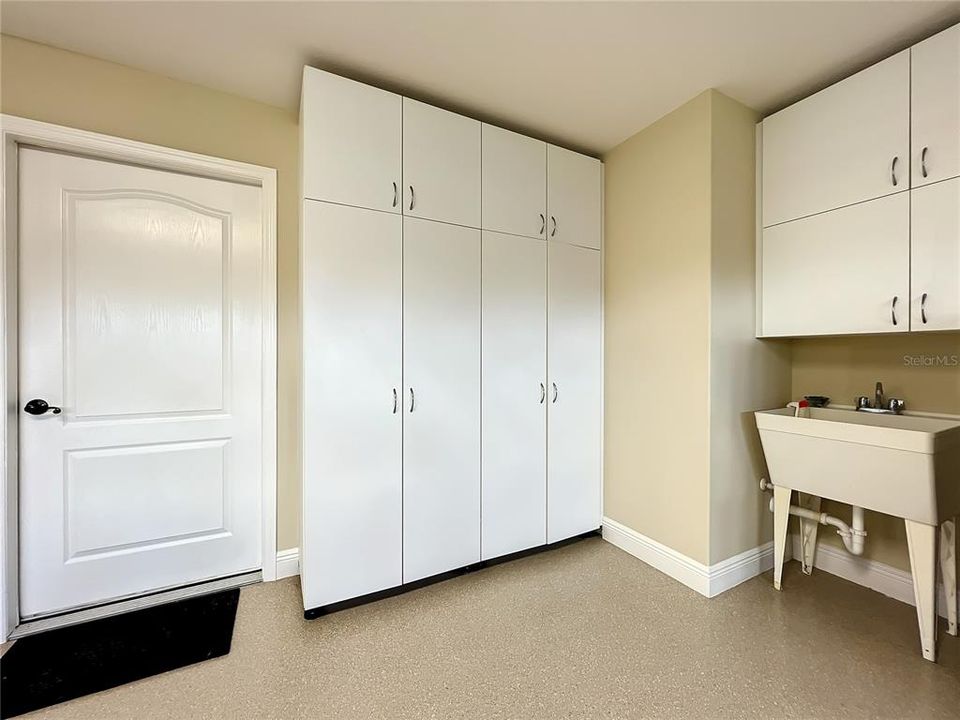 For Sale: $865,000 (3 beds, 2 baths, 1925 Square Feet)