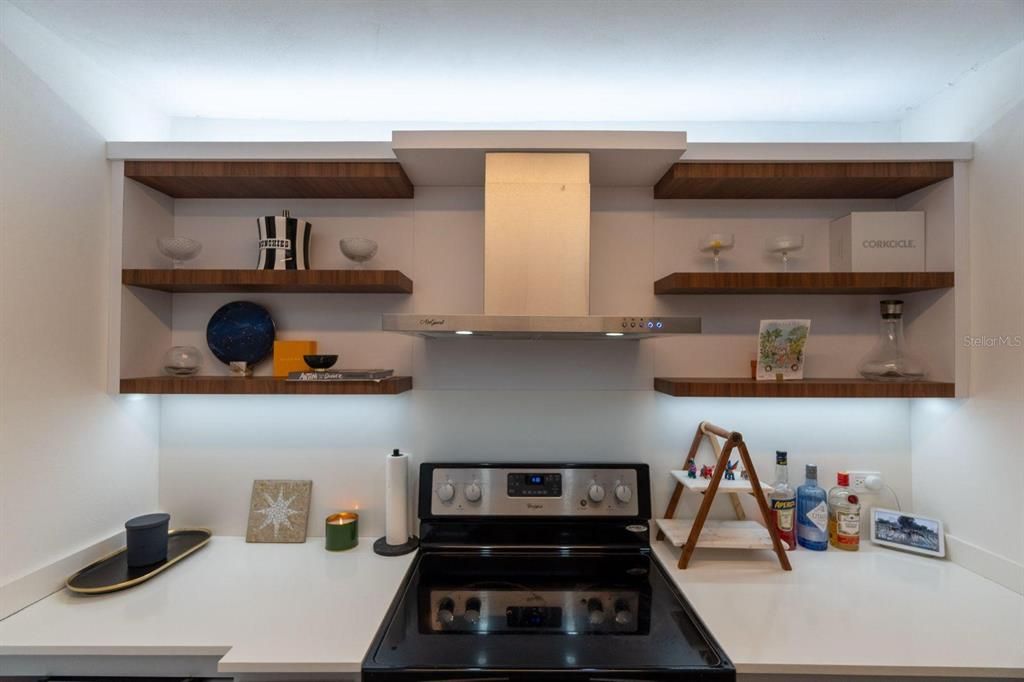 Под контрактом: $225,000 (2 спален, 1 ванн, 889 Квадратных фут)