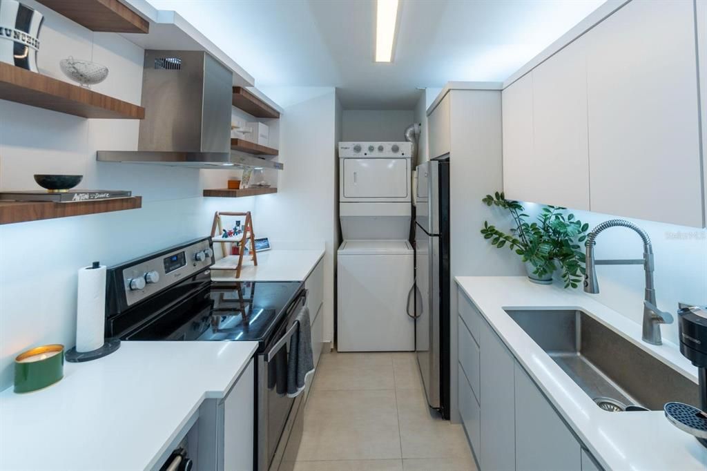 Под контрактом: $225,000 (2 спален, 1 ванн, 889 Квадратных фут)