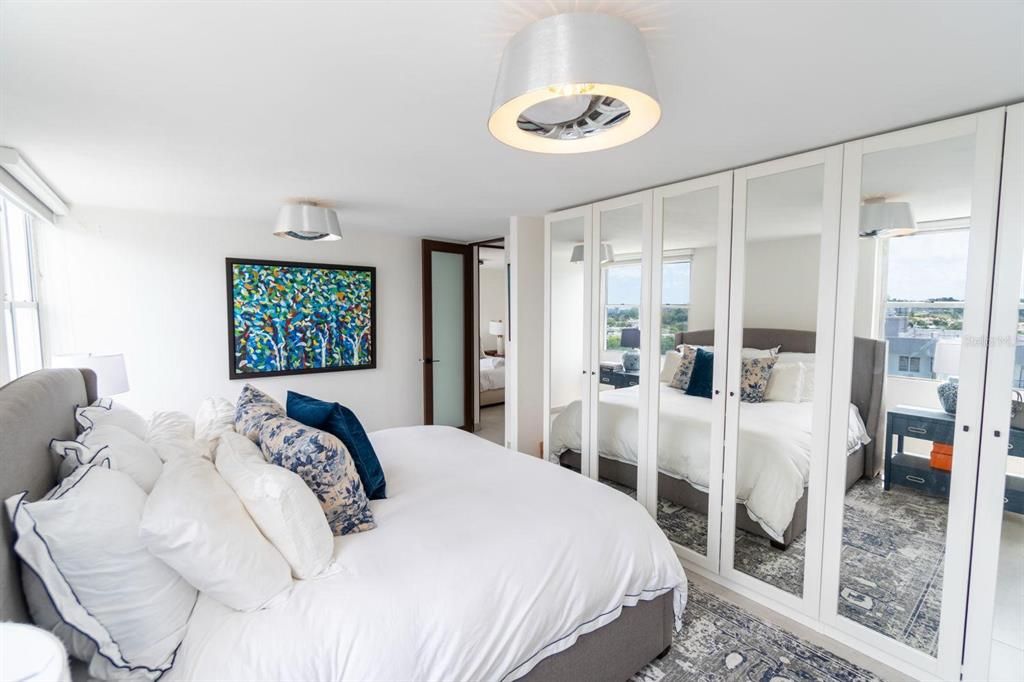 Под контрактом: $225,000 (2 спален, 1 ванн, 889 Квадратных фут)