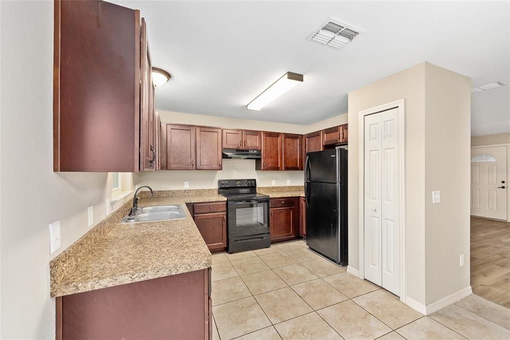 For Sale: $236,500 (3 beds, 2 baths, 1331 Square Feet)