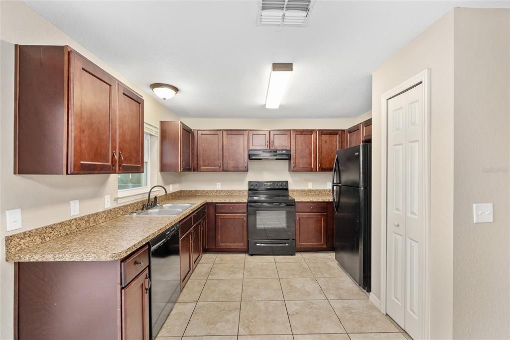 For Sale: $236,500 (3 beds, 2 baths, 1331 Square Feet)