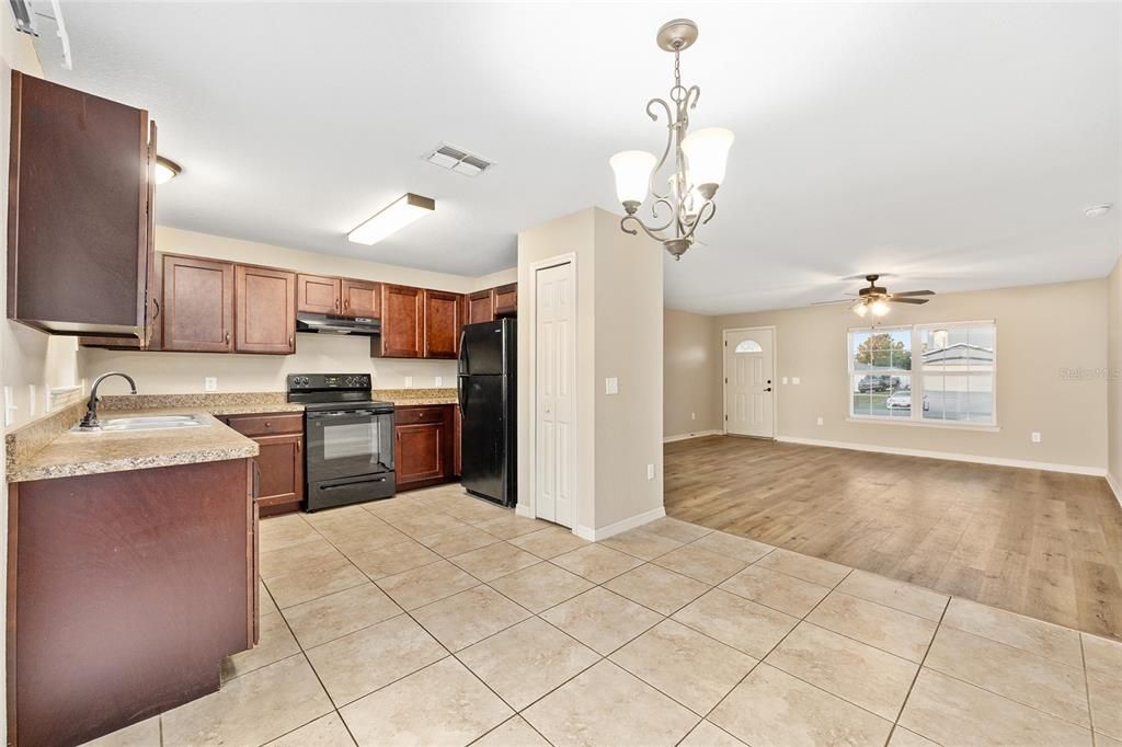 For Sale: $236,500 (3 beds, 2 baths, 1331 Square Feet)