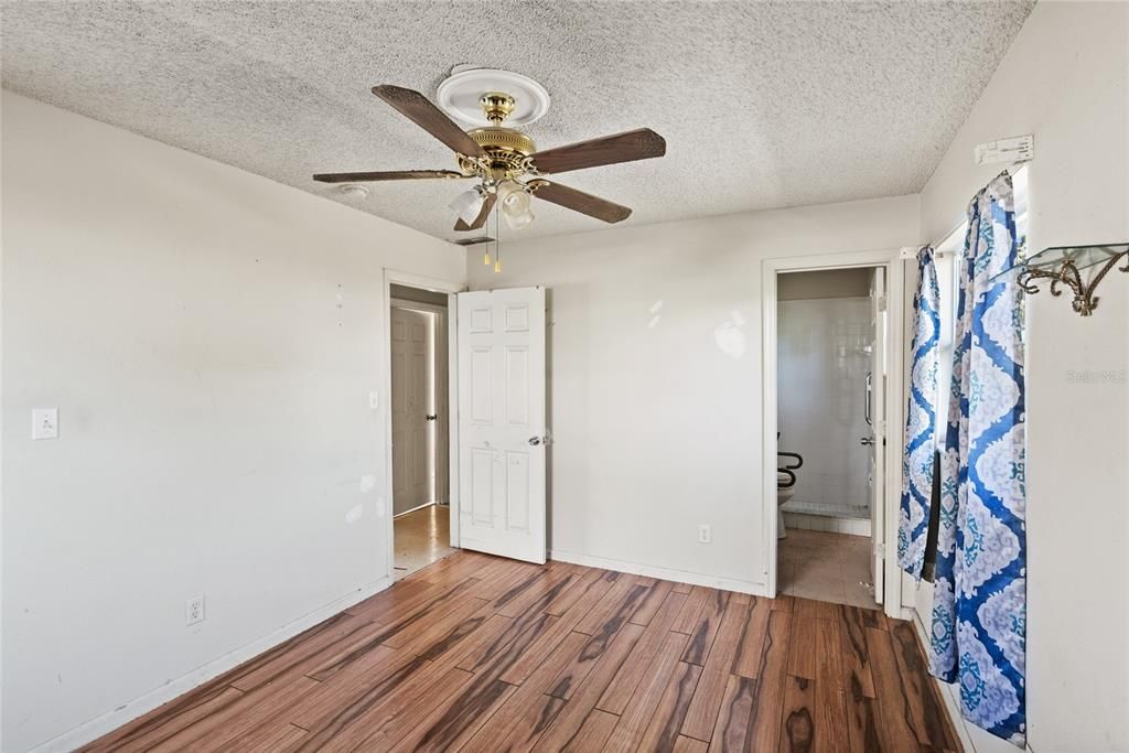 Activo con contrato: $170,000 (3 camas, 2 baños, 976 Pies cuadrados)