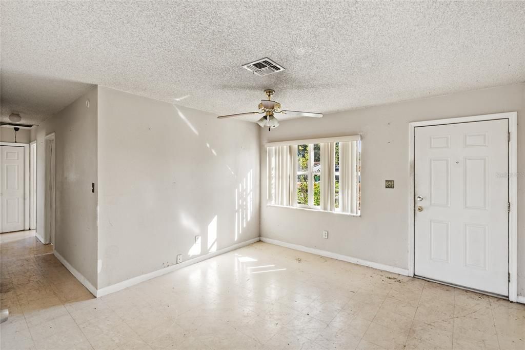 Activo con contrato: $170,000 (3 camas, 2 baños, 976 Pies cuadrados)