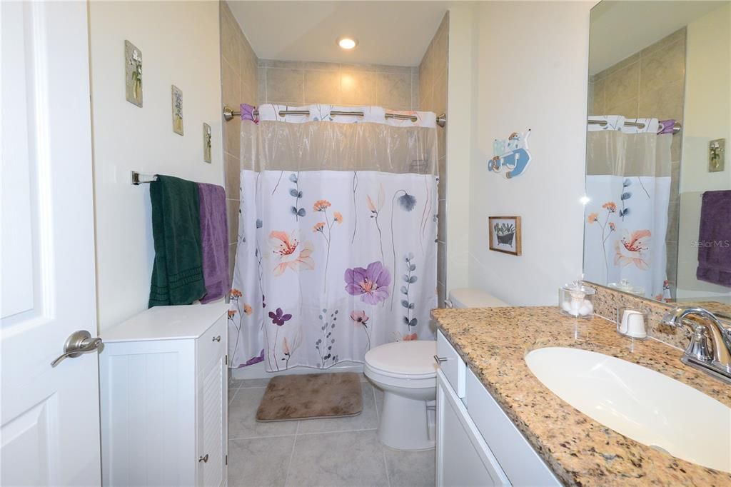 合同活跃: $299,900 (3 贝兹, 2 浴室, 1668 平方英尺)