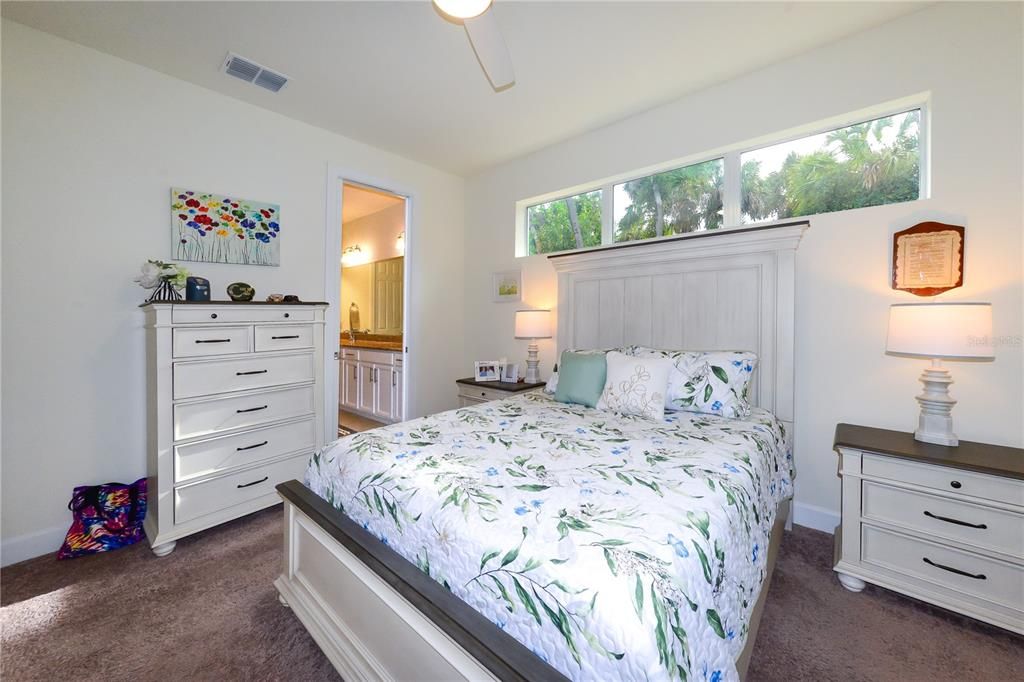 合同活跃: $299,900 (3 贝兹, 2 浴室, 1668 平方英尺)