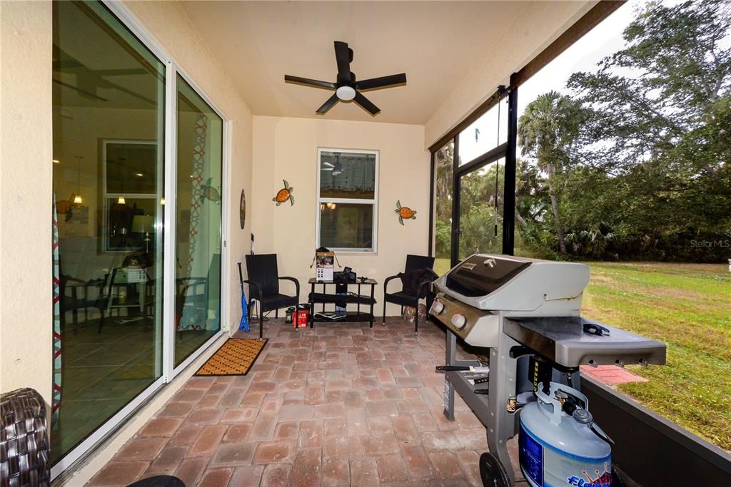 合同活跃: $299,900 (3 贝兹, 2 浴室, 1668 平方英尺)