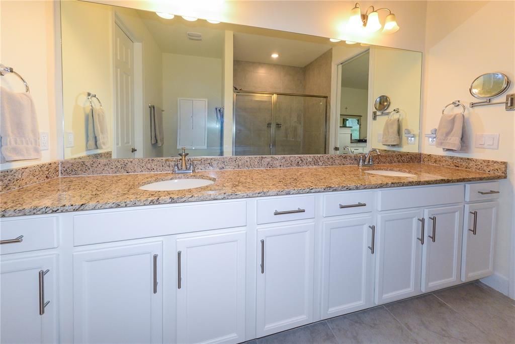 合同活跃: $299,900 (3 贝兹, 2 浴室, 1668 平方英尺)