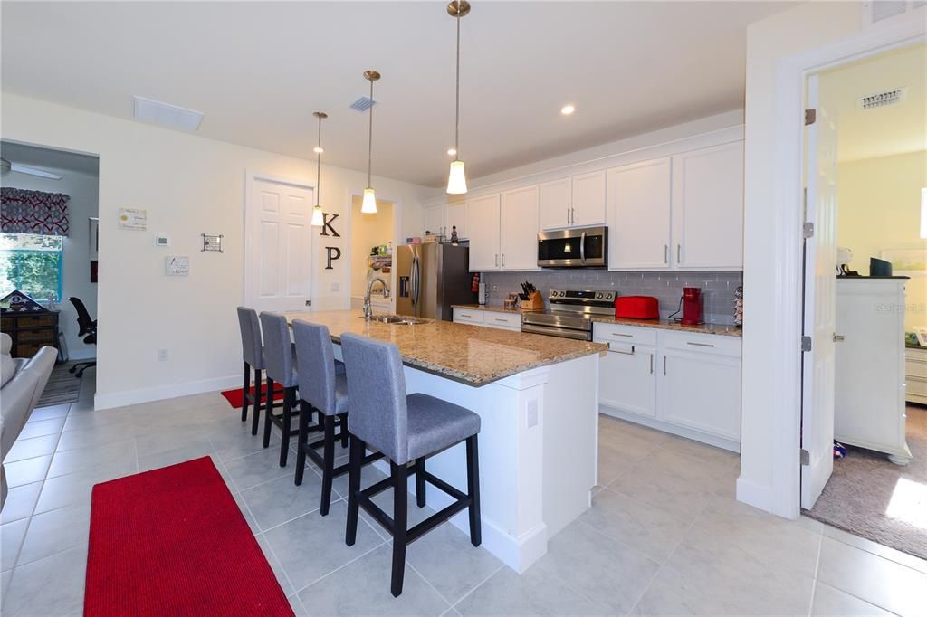 合同活跃: $299,900 (3 贝兹, 2 浴室, 1668 平方英尺)