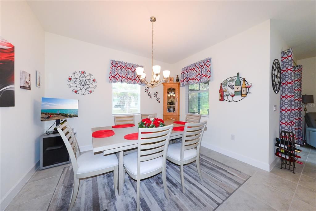 合同活跃: $299,900 (3 贝兹, 2 浴室, 1668 平方英尺)