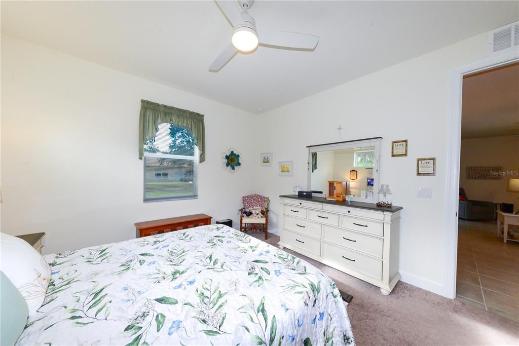 合同活跃: $299,900 (3 贝兹, 2 浴室, 1668 平方英尺)