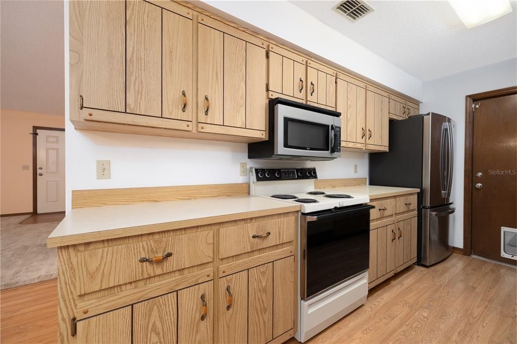 For Sale: $345,000 (3 beds, 2 baths, 1288 Square Feet)