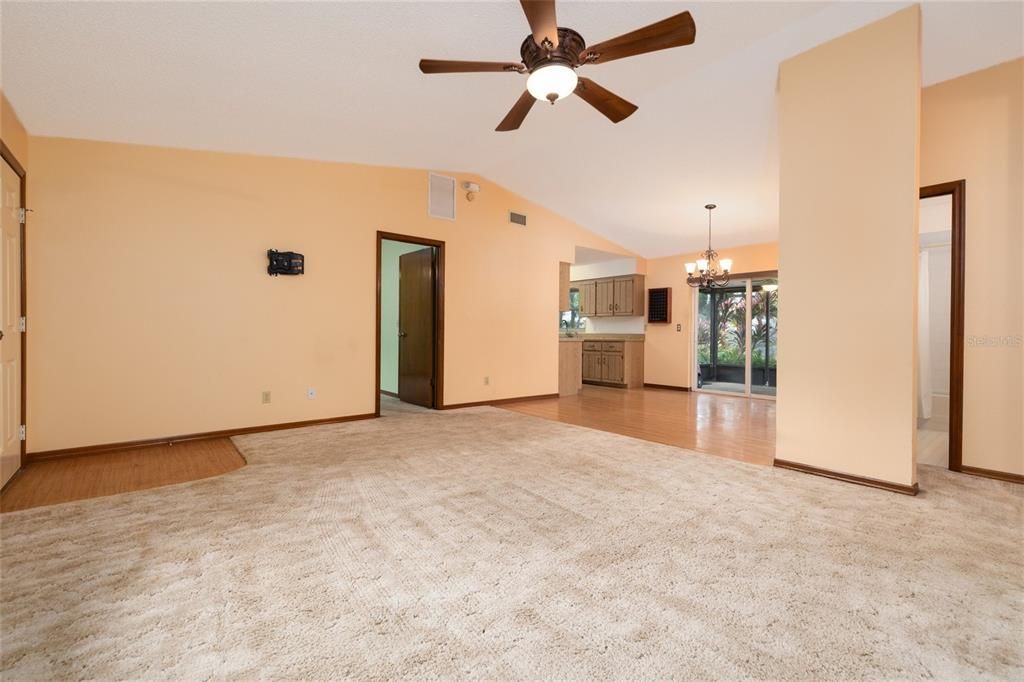 For Sale: $345,000 (3 beds, 2 baths, 1288 Square Feet)