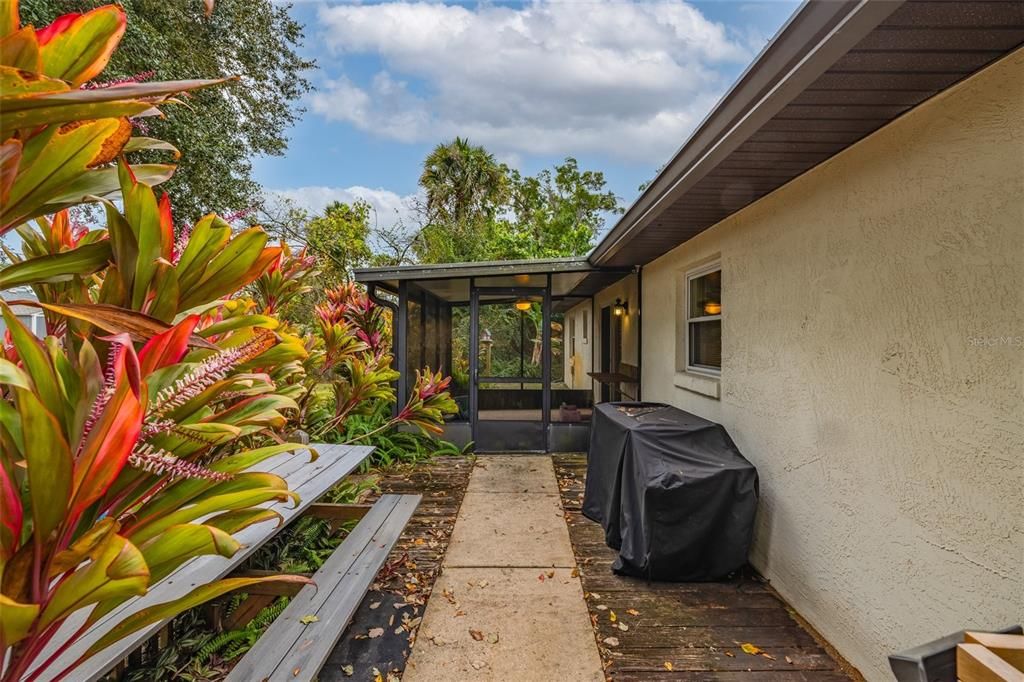 For Sale: $345,000 (3 beds, 2 baths, 1288 Square Feet)