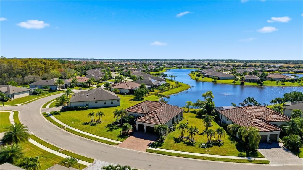 En Venta: $615,000 (4 camas, 2 baños, 2362 Pies cuadrados)