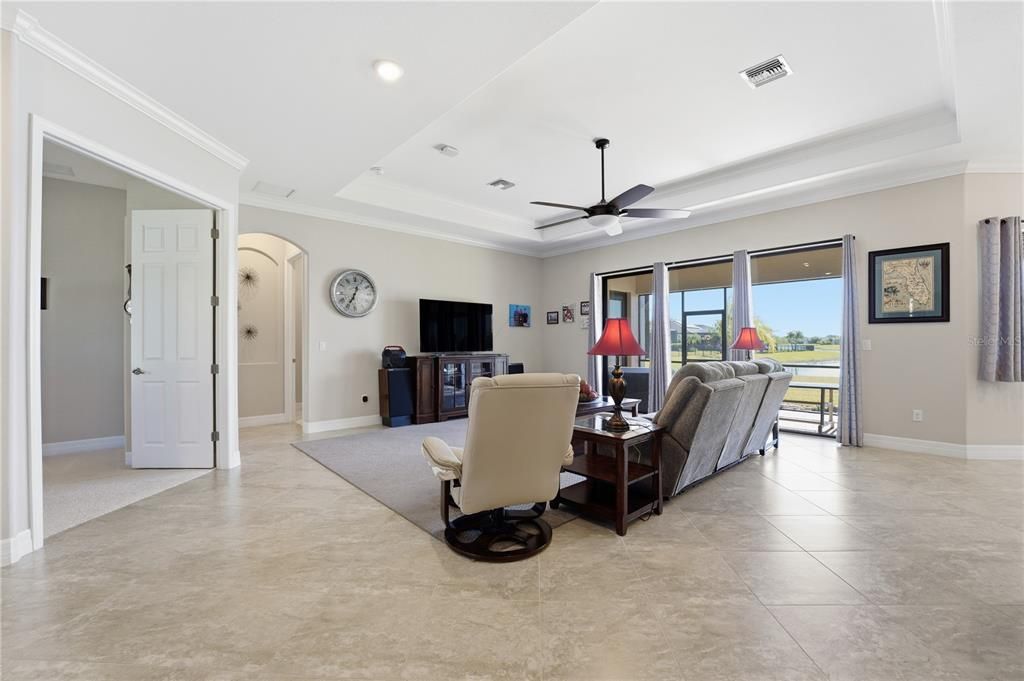 En Venta: $615,000 (4 camas, 2 baños, 2362 Pies cuadrados)