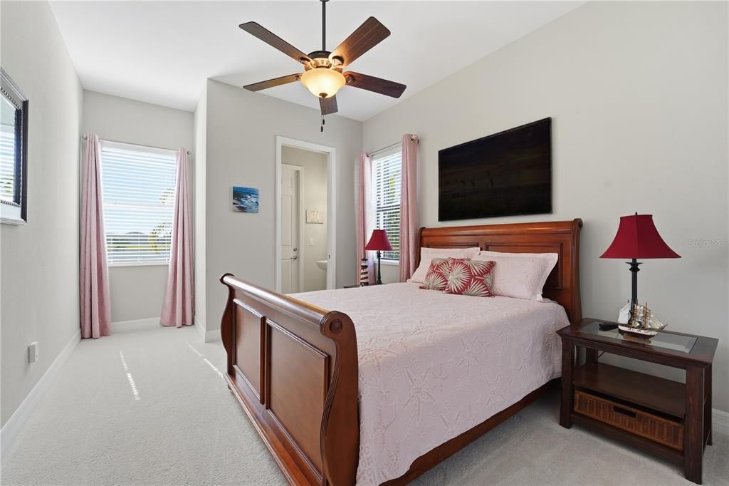 En Venta: $615,000 (4 camas, 2 baños, 2362 Pies cuadrados)