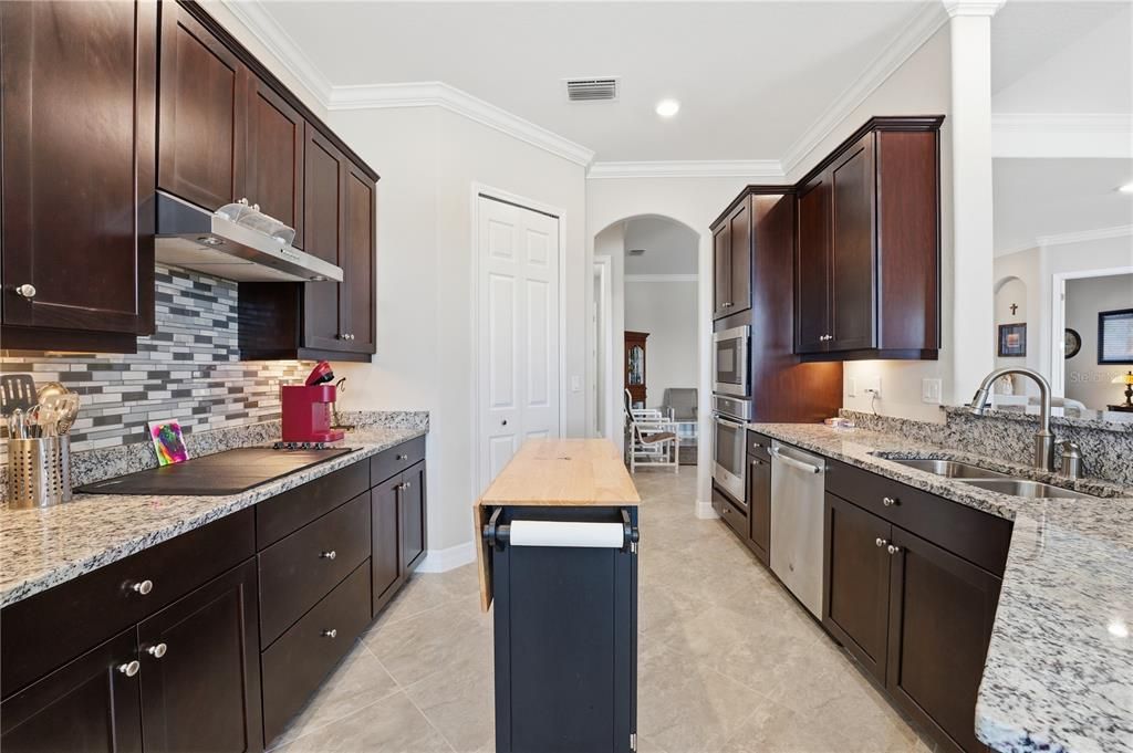 En Venta: $615,000 (4 camas, 2 baños, 2362 Pies cuadrados)