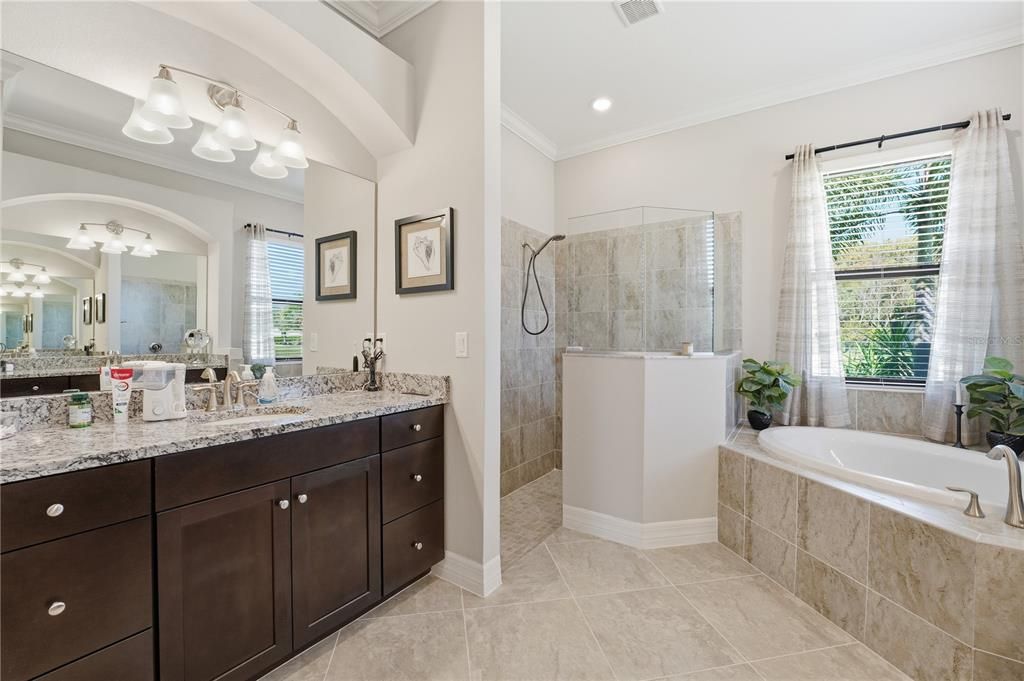 En Venta: $615,000 (4 camas, 2 baños, 2362 Pies cuadrados)