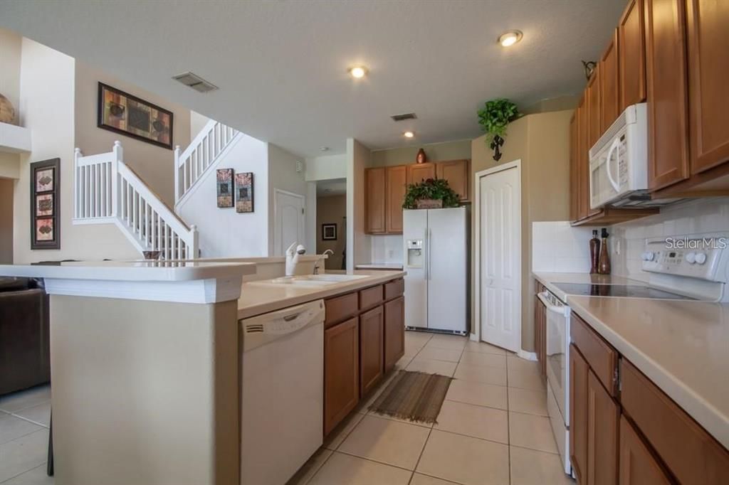 For Sale: $519,000 (5 beds, 4 baths, 2686 Square Feet)