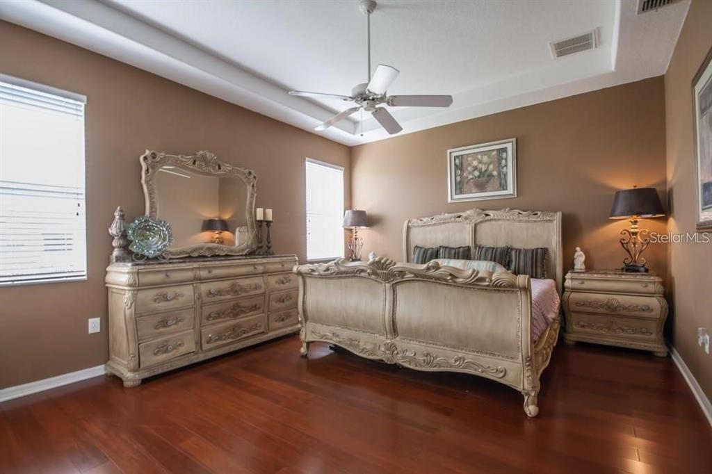 For Sale: $519,000 (5 beds, 4 baths, 2686 Square Feet)