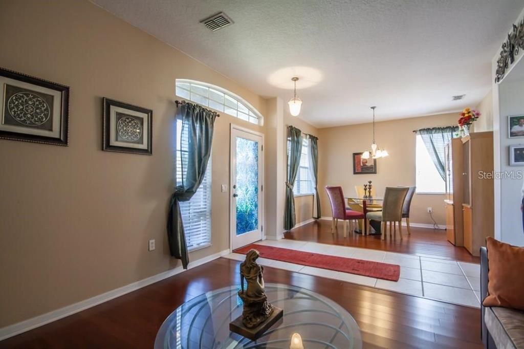 For Sale: $519,000 (5 beds, 4 baths, 2686 Square Feet)