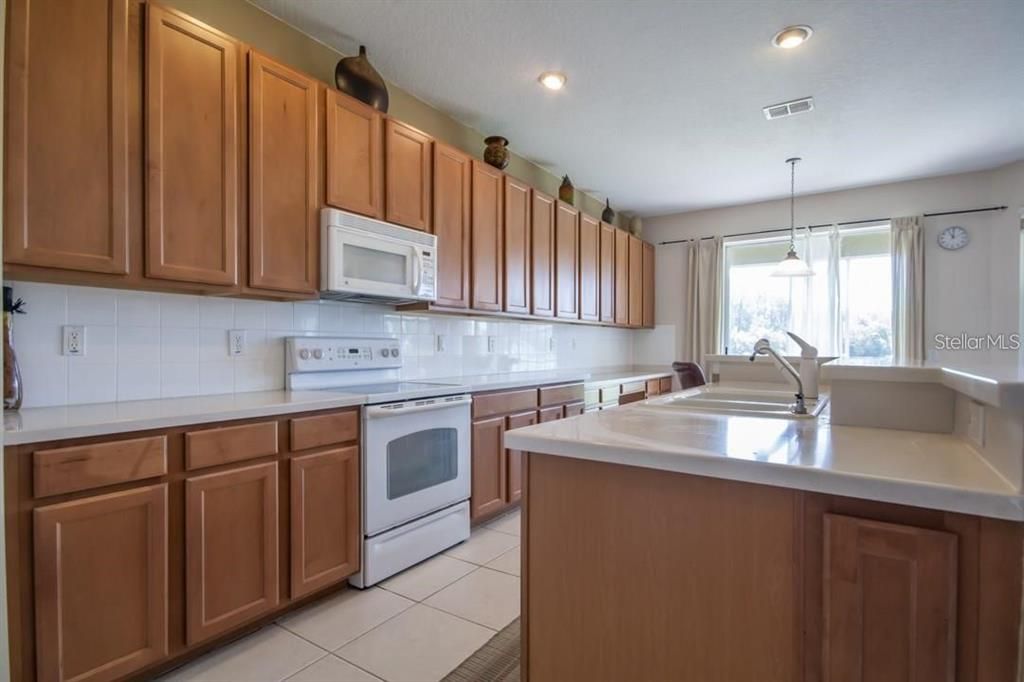 For Sale: $519,000 (5 beds, 4 baths, 2686 Square Feet)