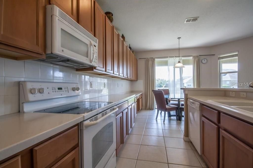 For Sale: $519,000 (5 beds, 4 baths, 2686 Square Feet)