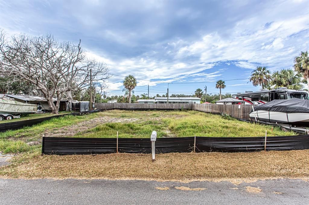 待售: $49,900 (0.11 acres)