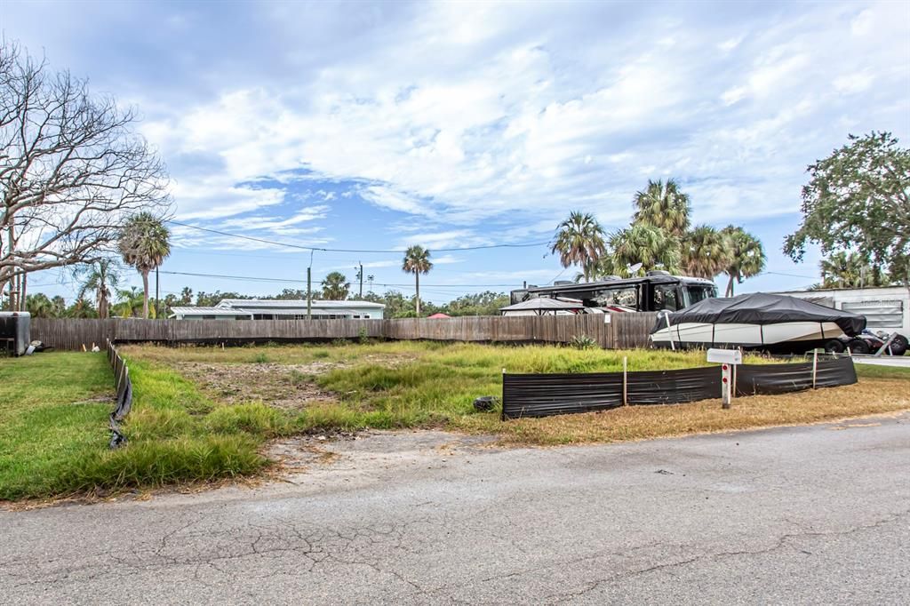 待售: $49,900 (0.11 acres)