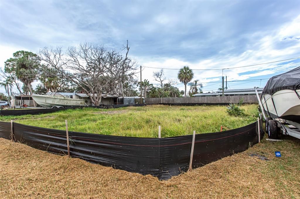 待售: $49,900 (0.11 acres)