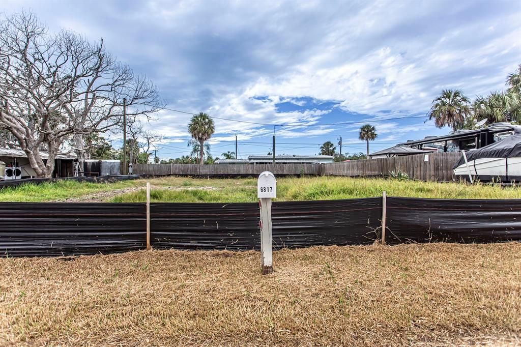 待售: $49,900 (0.11 acres)