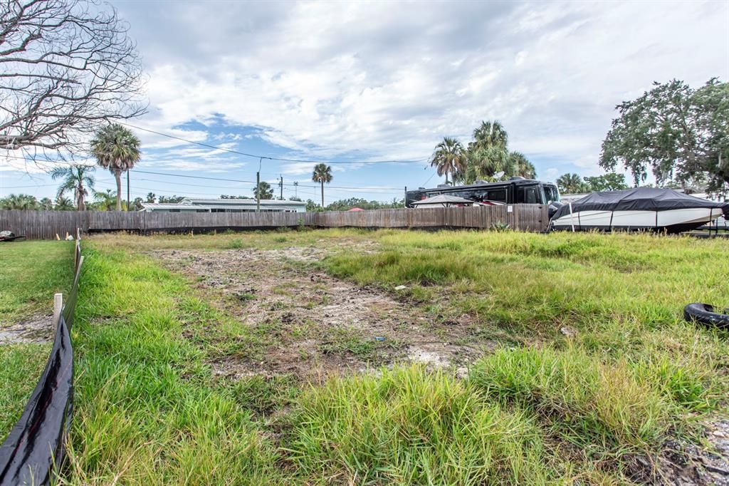 待售: $49,900 (0.11 acres)