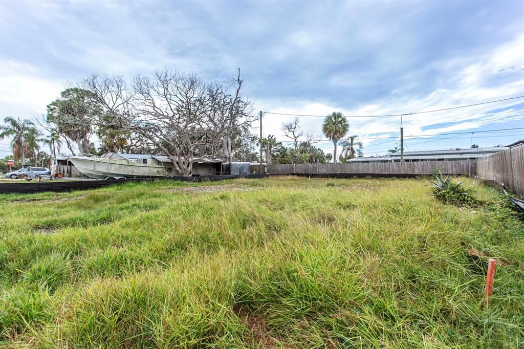 待售: $49,900 (0.11 acres)