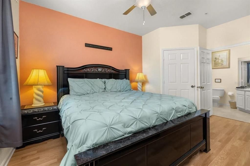 En Venta: $289,900 (2 camas, 2 baños, 1081 Pies cuadrados)