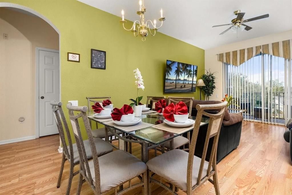 En Venta: $289,900 (2 camas, 2 baños, 1081 Pies cuadrados)