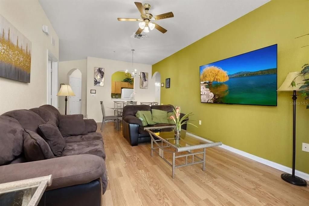 En Venta: $289,900 (2 camas, 2 baños, 1081 Pies cuadrados)