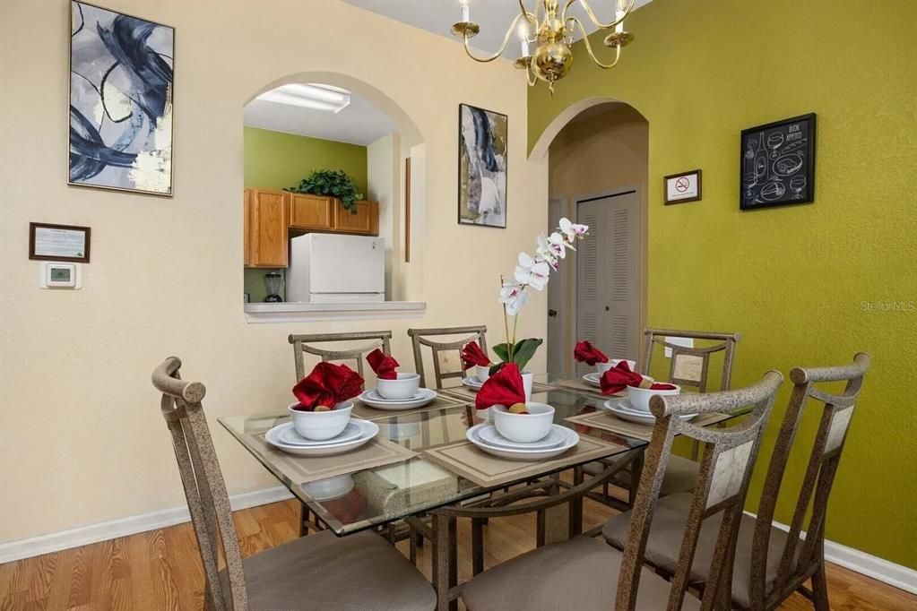 En Venta: $289,900 (2 camas, 2 baños, 1081 Pies cuadrados)