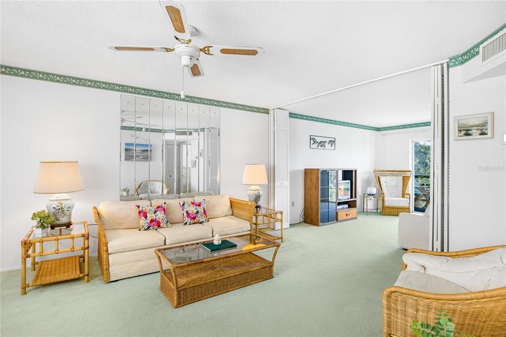 For Sale: $99,000 (1 beds, 1 baths, 750 Square Feet)