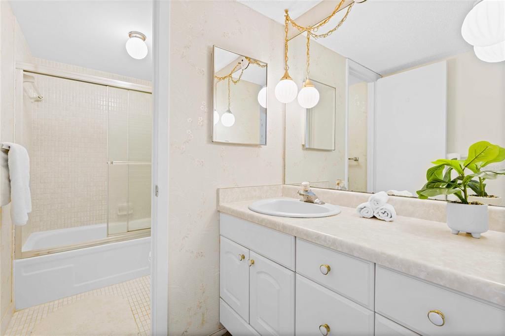 For Sale: $99,000 (1 beds, 1 baths, 750 Square Feet)