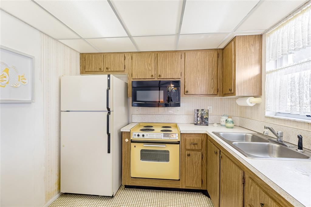 For Sale: $99,000 (1 beds, 1 baths, 750 Square Feet)