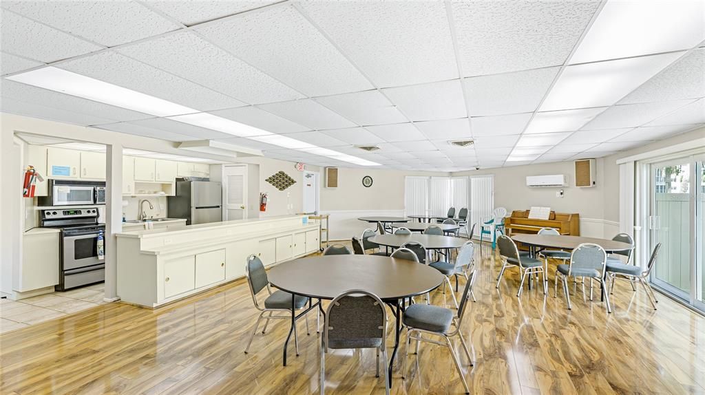 For Sale: $99,000 (1 beds, 1 baths, 750 Square Feet)