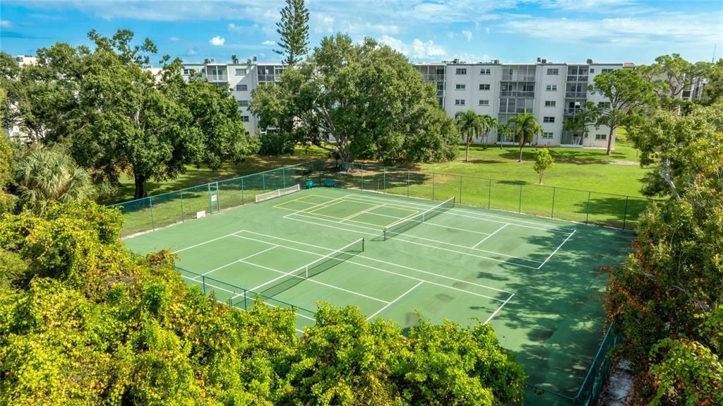 For Sale: $99,000 (1 beds, 1 baths, 750 Square Feet)