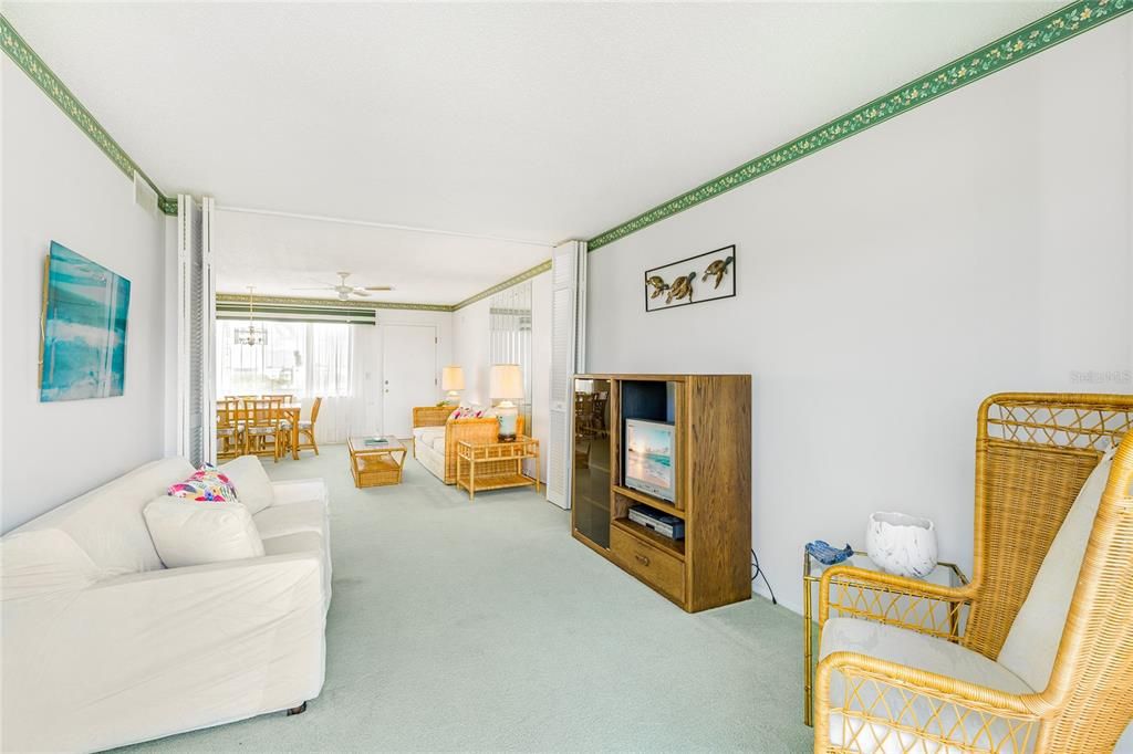 For Sale: $99,000 (1 beds, 1 baths, 750 Square Feet)