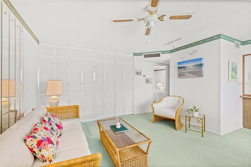 For Sale: $99,000 (1 beds, 1 baths, 750 Square Feet)